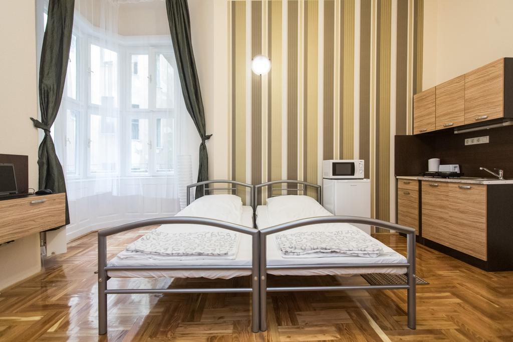 Riverside City Budapest Chambre photo